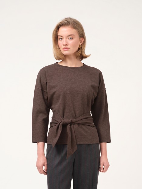 Camisola com n� na frente